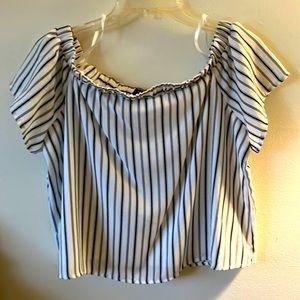 Women Top Brand Doe and Rae Color Striped Black and White Lined inside Size L